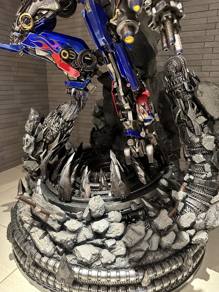 Dista6578's tweet photo. プライム1スタジオさんのジェットウィングオプティマスプライム&amp;ドリラー
高さと幅が1メートル超えは想像以上の迫力だった…メガトロンと並べられるか不安
#prime1studio #プライム1スタジオ
#オプティマスプライム
#トランスフォーマー https://t.co/39IbX8LyEZ