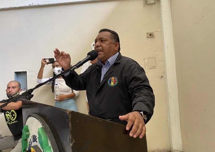 adbernabe's tweet photo. En nombre del CEN #AcciónDemocrática, envío felicitaciones a mi hermano, amigo y compañero @cleverlaraad, Secretario Nacional de Organización, por estar cumpliendo un año más de vida. Dios lo premie con salud para seguir haciendo el trabajo por el partido del pueblo. https://t.co/0ElD0WBWms