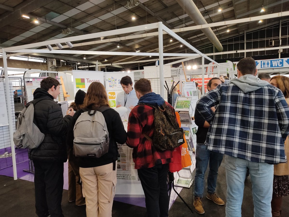 be_roux's tweet photo. @terresinovia est présent au salon @vegetaelis à Pau (64): venez échanger avec nous sur la diversification de vos assolements #tournesol #soja #feverole #lin . @CapProteines https://t.co/c06bcVjxkO