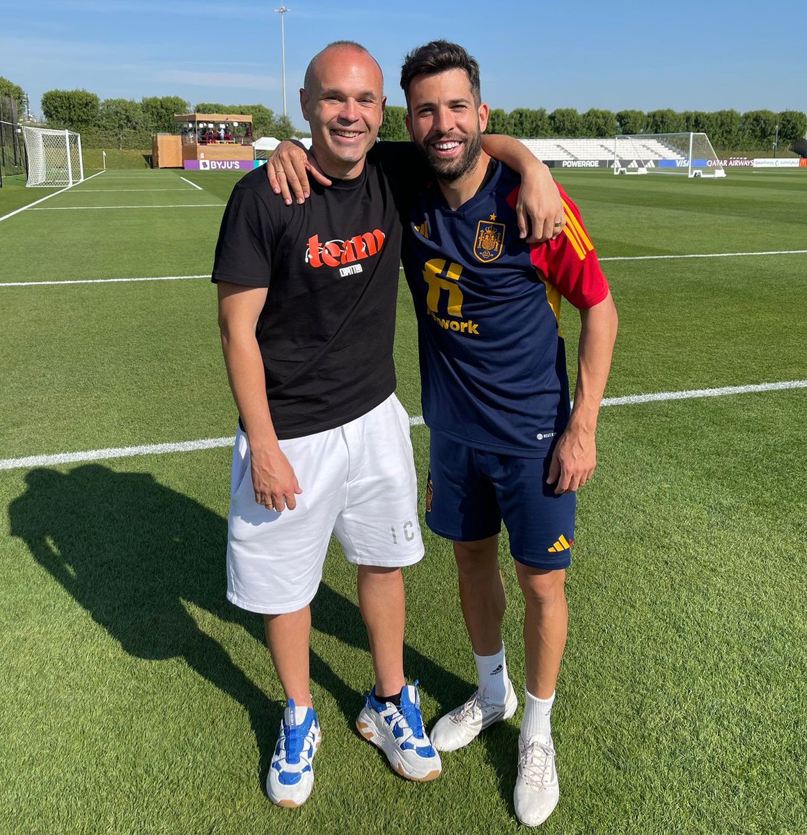 JordiAlba's tweet photo. Mirad quién nos ha visitado hoy… 🙌🏻 Qué alegría verte hermano @andresiniesta8!! 😁 https://t.co/oiqnA2ungE