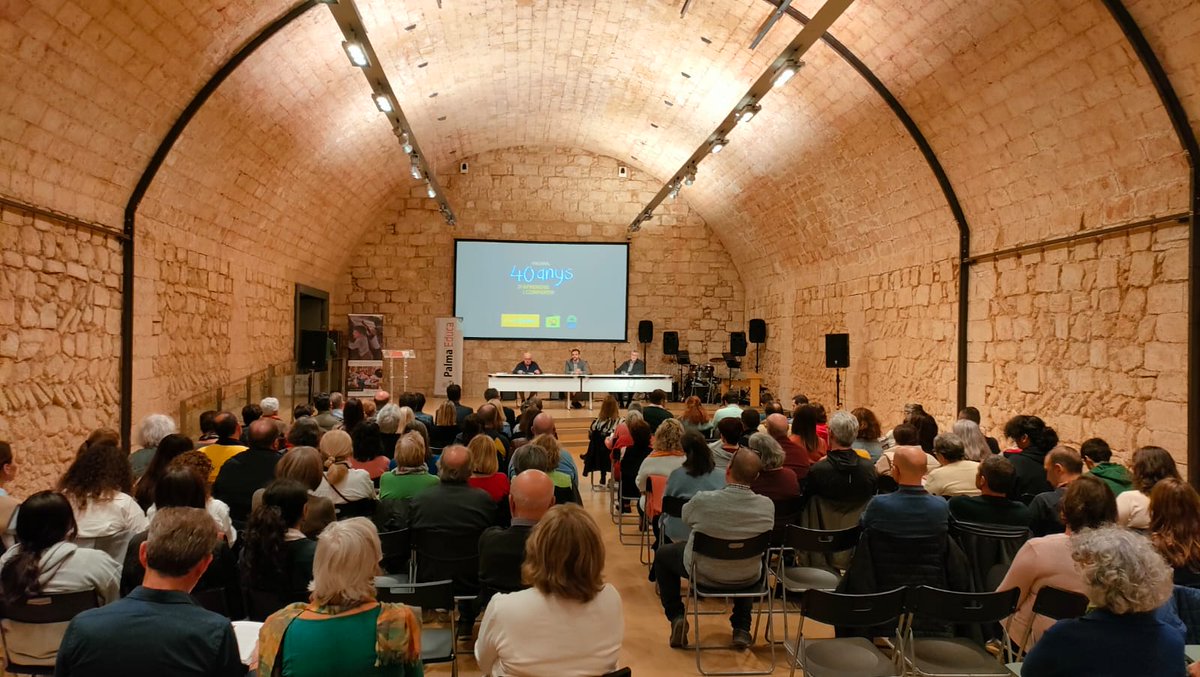 ajuntpalma's tweet photo. 🔛Continuen els actes de commemoració del 40è aniversari de #PalmaEduca
👉Aquest dimecres 23 de novembre🗣️📗 presentació el llibre 'Palma, 40 anys d'aprendre i compartir'
#PalmaEduca https://t.co/SVurXM7tIH