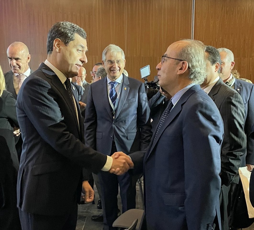 FelipeCalderon's tweet photo. Estoy en Sevilla, participando en el Foro “New Mobility Order in the World” (Nuevo Orden Mundial de Movilidad). Me dio mucho gusto saludar a mi amigo ⁦@JuanMa_Moreno⁩, Presidente de Andalucía. Discutimos sobre el reto de movilidad y en particular autos eléctricos. https://t.co/J6PuFGbfFm