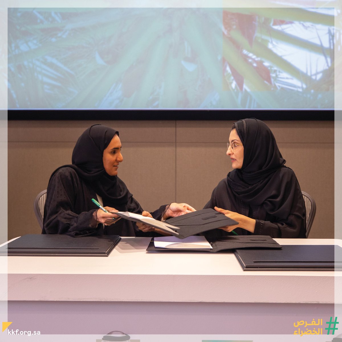 نبارك للجمعية السعودية للنباتات الفوز بمنحة #الفرص_الخضراء 2022، والتي تهدف إلى تكوين مجتمع علمي وثقافي يسعى للحفاظ على النباتات المحلية وتعزيز العلاقة القديمة بين البشر وعالم النباتات.

#نخلدها_للأجيال