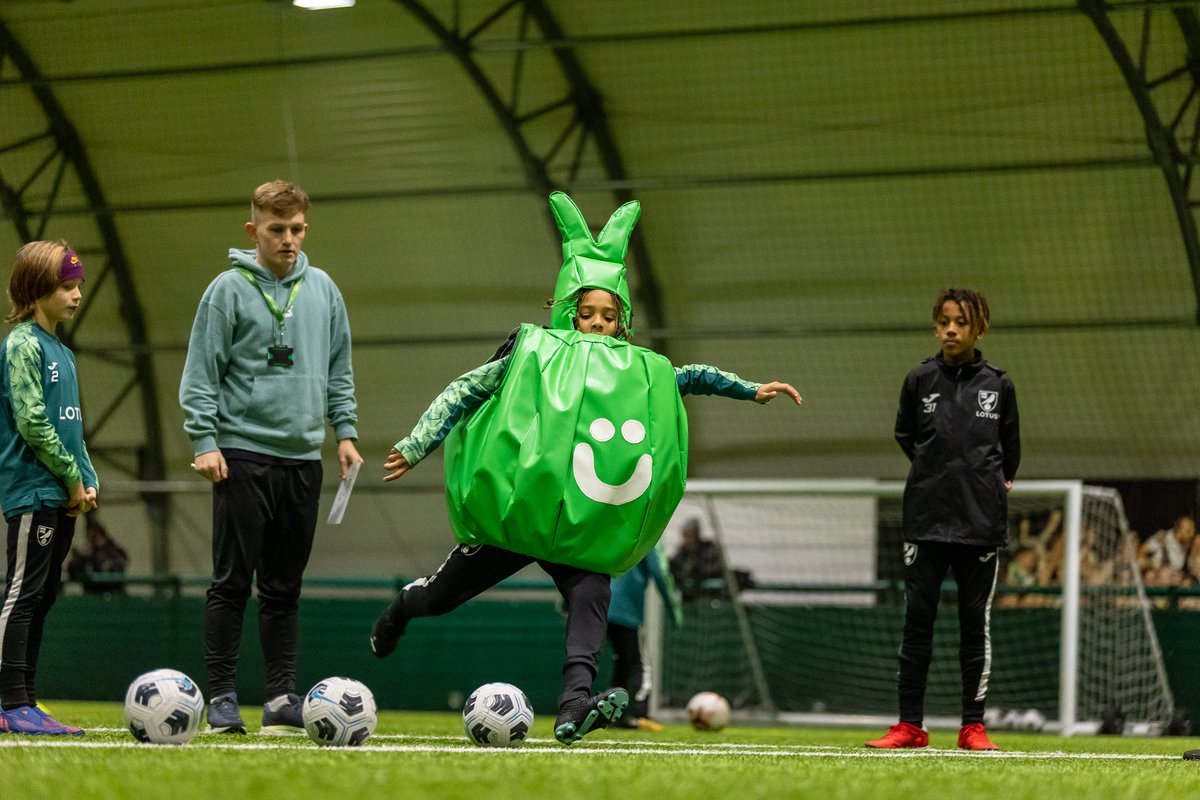 ifucareshare's tweet photo. What a week ⚽️

Our TEAMH (@tom_young_10, @symonewitha_y, @harryyoung_4) have been out delivering #mentalhealth workshops to @NorwichCityFC across all age groups from under 9's through to under 18's.

Educating future generations is key to changing cultures! #suicideprevention https://t.co/BCqnakbRdW