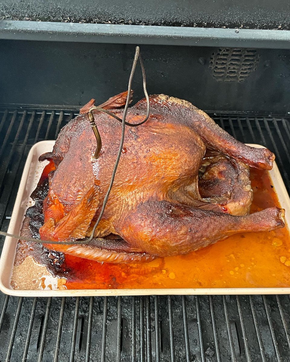 HaroldReaves's tweet photo. Slow smoking the Turkey for today. So thankful for all of my many blessings. Happy Thanksgiving https://t.co/Z7jAloaV3r