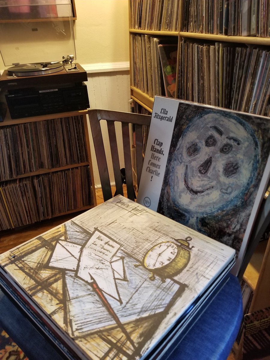 aztammyp's tweet photo. Happy Thanksgiving #RecordParty kicks off w Ella https://t.co/yNxDjiwmme