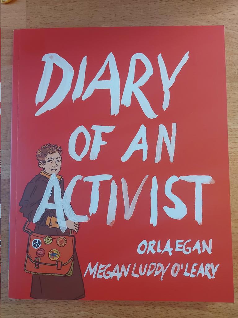 rawfeminism's tweet photo. Beautiful activist inspiration from @OrlaEgan1 & @Little_luddy arriving in perfect time for picket lines #makinghistory #ucuRISING #UCUstrike @ucu @ucuedinburgh @DrJoGrady and #striketime also means delicious time to enjoy reading #queer #feminist #activist #worldmaking https://t.co/1aUGcHmrz9