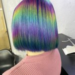 まるでオーロラみたいなヘアカラー。本物の髪じゃないみたい!