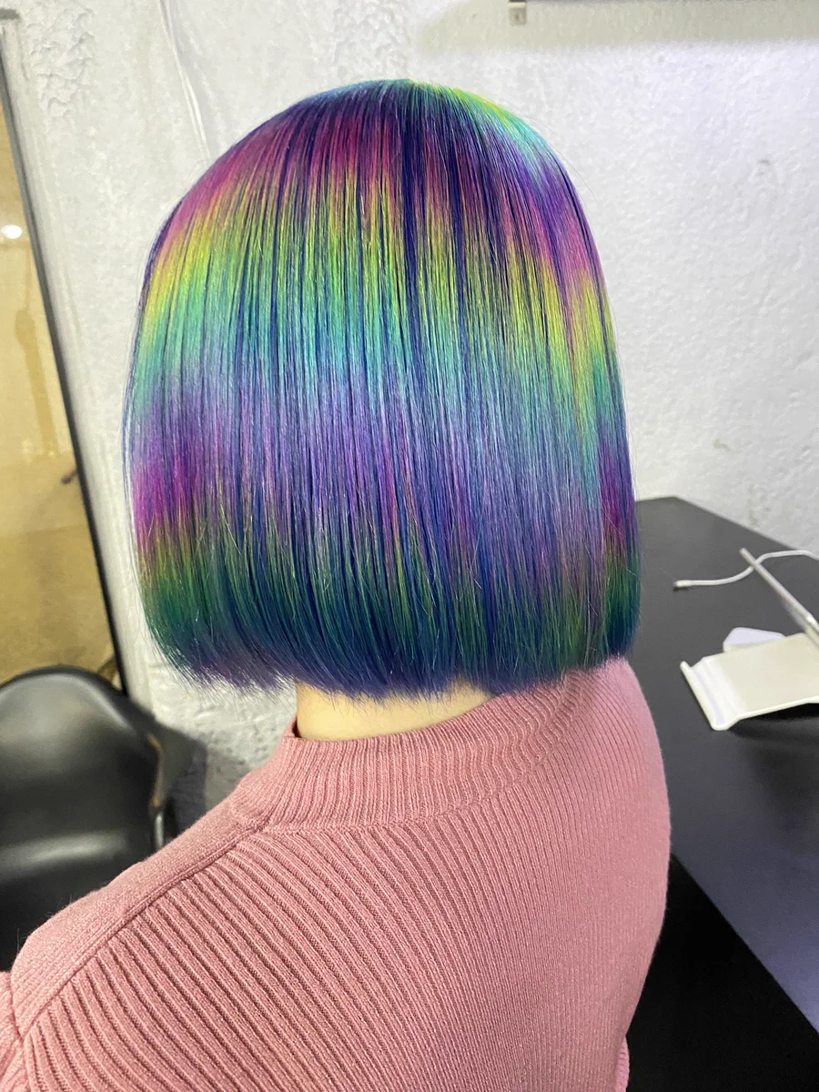 まるでオーロラみたいなヘアカラー。本物の髪じゃないみたい！