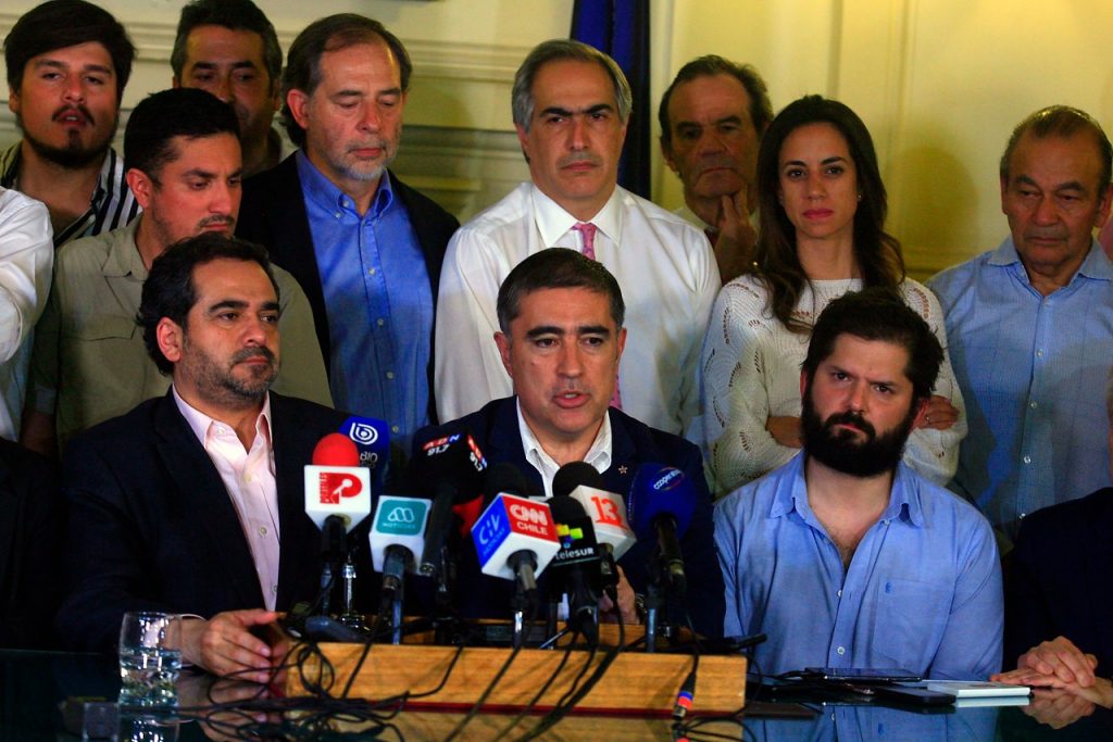 andres20ad's tweet photo. Al final, para lo único que sirvió este acuerdo, fue para salvar el gobierno de Piñera. https://t.co/QFNewyO1gf