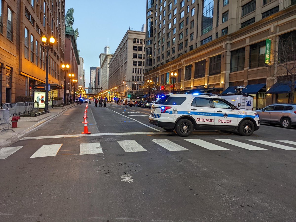 ChiParade's tweet photo. Calm before the storm. Participants getting ready, volunteers are taking their spots, and a beautiful sun is rising. Happy Thanksgiving! #ChiParade
How to watch the parade today: https://t.co/nahgL1i7Zw https://t.co/TajYQHqLfP