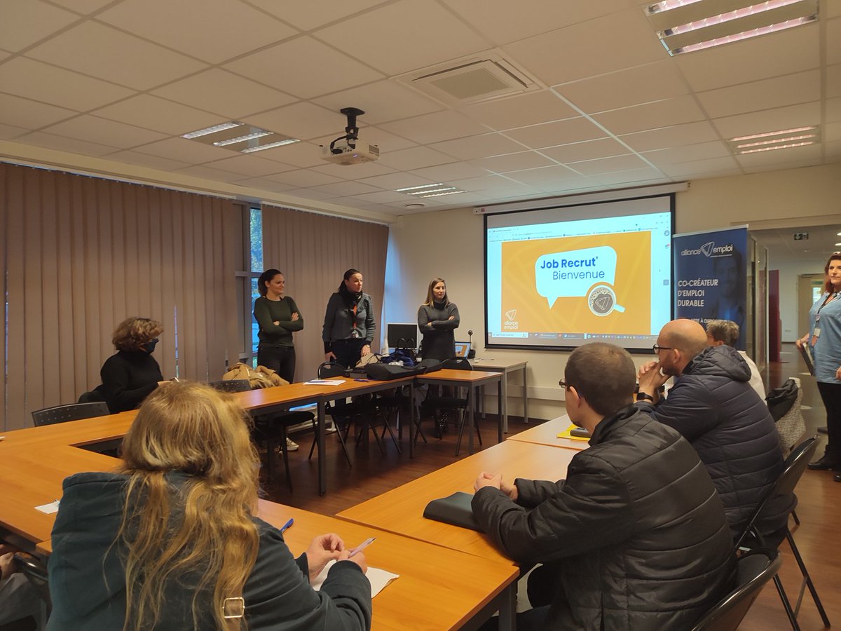 #ReussirSansAttendre #Semainedelindustrie #Recrutement2en1
Alliance emploi (groupement d'employeurs) était présent ce jour au pôle emploi de Cambrai 😉 pour recruter des allocataires du RSA 👍 sur divers postes à pourvoir dans le secteur de l'industrie 👏.