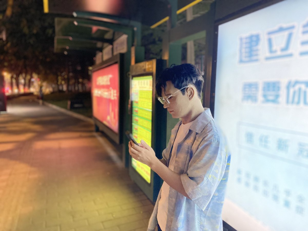 会有人和Levi一起等公交吗👀