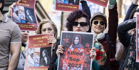 muyotra's tweet photo. Irán: ¡Detengan esta brutal represión! 

 A los gobiernos de todo el mundo:

    Les exigimos que contribuyan a detener la brutal represión contra los manifestantes pacíficos de Irán.

https://t.co/riiE83rJNF https://t.co/z0CN2Mqf9d