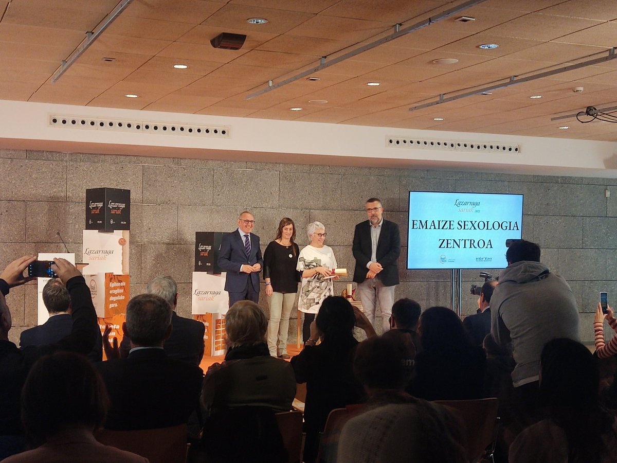 lanabes's tweet photo. 🏅👏 Eguneko laugarren saria #emaize sexologia zentrora doa ❗
🏅👏 El cuatro #premio del día va a manos de Emaize sexologia zentroa ❗
Zorionak!!! 🤩
@lanabes @araba @Lazarragasariak @BaiEuskarari https://t.co/mLq3577Qeg