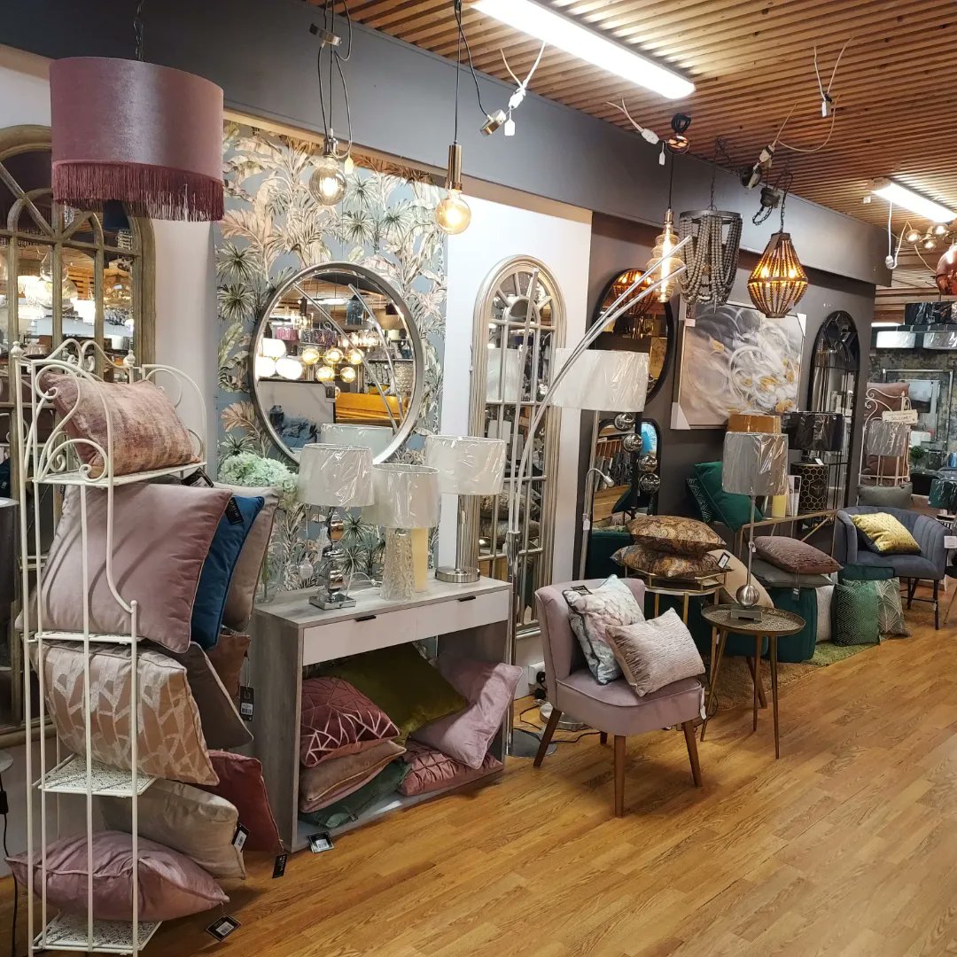 CelticCastlebar's tweet photo. #MFL22 Castlebar Celtic cup winners were delighted to call into their sponsor Albany Home Decor Castlebar with the Super Cup earlier today to thank them for their support. We wish Sean & staff all the best for a busy Christmas season ahead βοΈ https://t.co/h6Y2BUOAJW