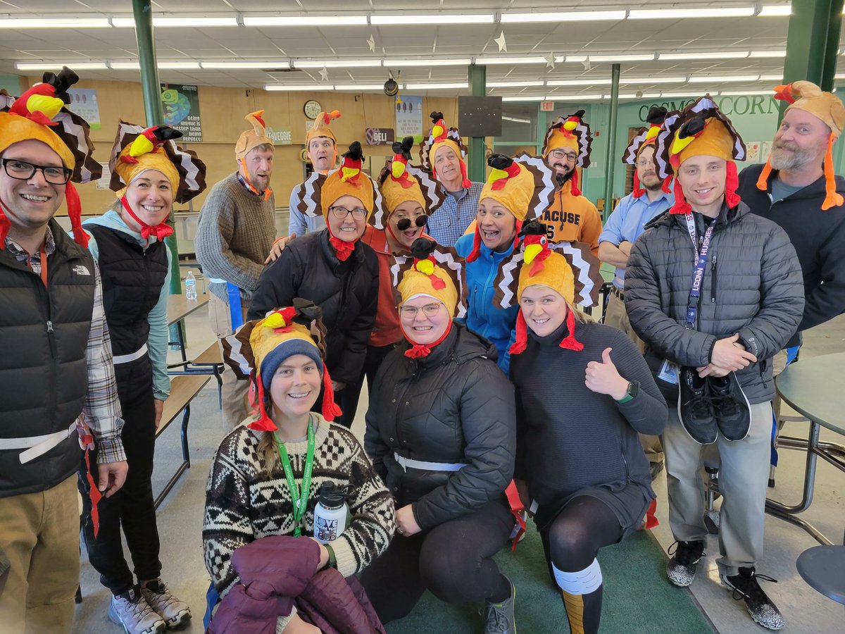 SdvtSpringfield's tweet photo. Happy Thanksgiving to all from this bunch of Riverside turkeys!
#turkeytrot #pbis #pbiscelebration https://t.co/DkNcAp030W