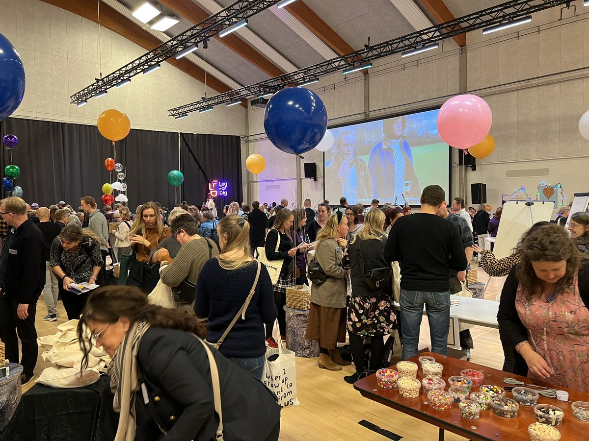 Laust Joen Jakobsen (@laustjoen) on Twitter photo 350 deltagere til event om @PlayLearnDK på Vingsted Konferencecenter boltrer sig i inspiration og eksempler på legens betydning for trivsel og læring #EXPLO #UDDPOL <a href="/DanskeProf/">Danske Professionshøjskoler</a> 350 deltagere til event om @PlayLearnDK på Vingsted Konferencecenter boltrer sig i inspiration og eksempler på legens betydning for trivsel og læring #EXPLO #UDDPOL <a href="/DanskeProf/">Danske Professionshøjskoler</a>