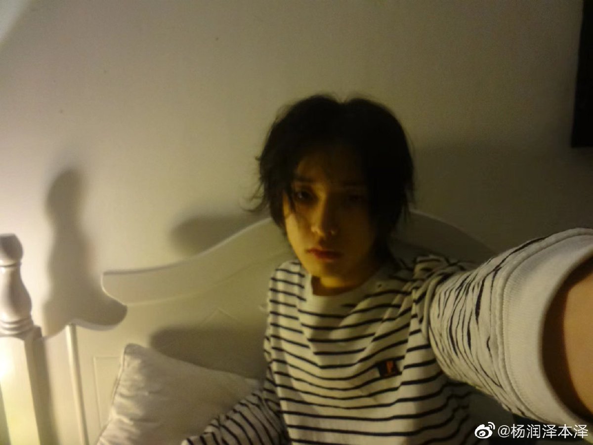 sgxq_th's tweet photo. YangRunze Weibo Update
24.11.2022
ให้แม่ส่ง ccd ที่ใช้ตอนเรียนประถมมาให้ รูปที่ถ่ายออกมาเยี่ยมไปเลยจริง ๆ
#杨润泽 #YangRunze
#หยางรุ่นเจ๋อ
#水果星球 https://t.co/bjjnran75F