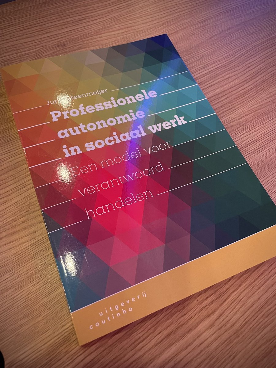 Vanmiddag viert de <a href="/BPSW_NL/">BPSW_NL</a> haar 75-jarig jubileum! Samen met @JeugdNIP aanwezig bij deze mooie middag over het beroep sociaal werker, het nieuwe beroepsprofiel dat zojuist is uitgereikt en de ethische dilemma’s die professionals tegenkomen in hun werk. <a href="/jwbruinsbpsw/">Jan Willem Bruins</a> van harte!