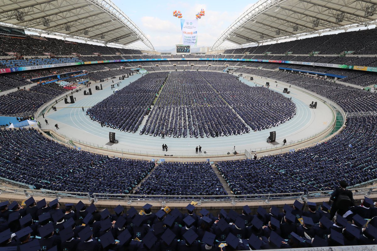 📷通过照片观看10万结业式✨

仅用一年时间 1️⃣0️⃣6️⃣1️⃣8️⃣6️⃣名 结业🎓

#新天地耶稣教会 #举办_10万结业式 #世界最大规模 #仅用1年时间 #106186名结业生 #培养_全世界_结业生 #世界级 #井然有序 #安全第一 #锡安基督教宣教中心 #话语 #认可 #全世界涌来 #毕业 #大邱 #相生 #助力_地方经济