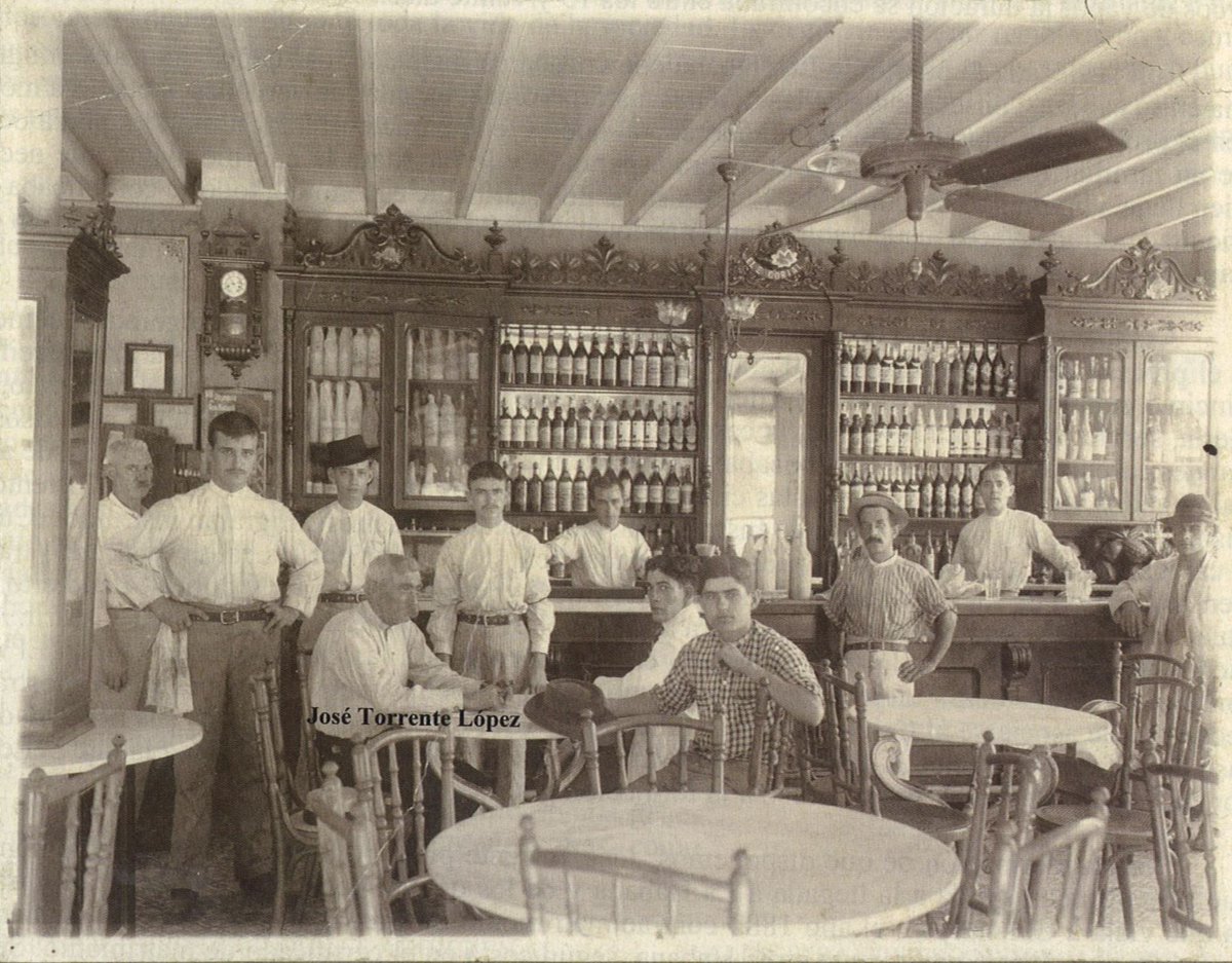 consellocultura's tweet photo. Esta imaxe corresponde ao establecemento hostaleiro El Escorial situado na Habana e que tiña moita sona na cidade. #HIEV https://t.co/IFFdFf1AoO