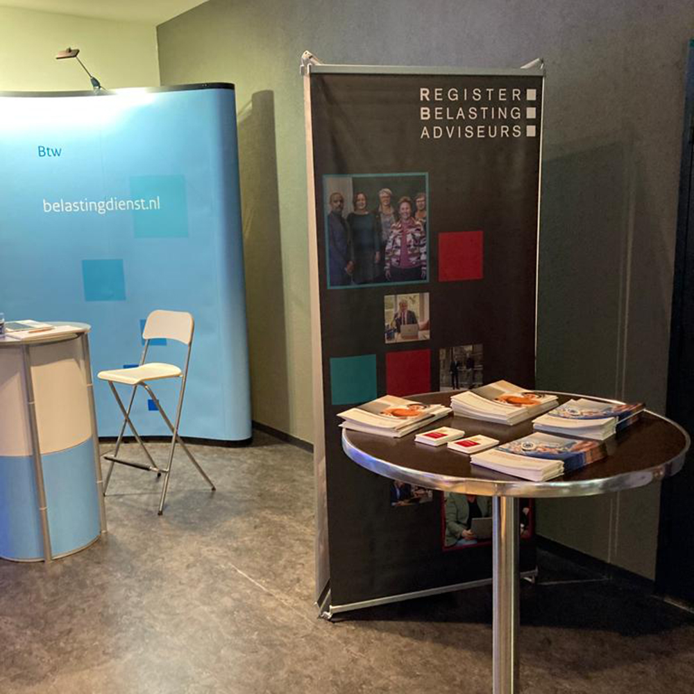 Het RB staat vandaag op de Intermediairdagen van de Belastingdienst in Groningen. Collega Bart van Ommeren staat in onze stand op de informatiemarkt. Ben jij vandaag op de intermediairdagen? Loop dan even langs! #Intermediairdagen2022 #Ingesprek