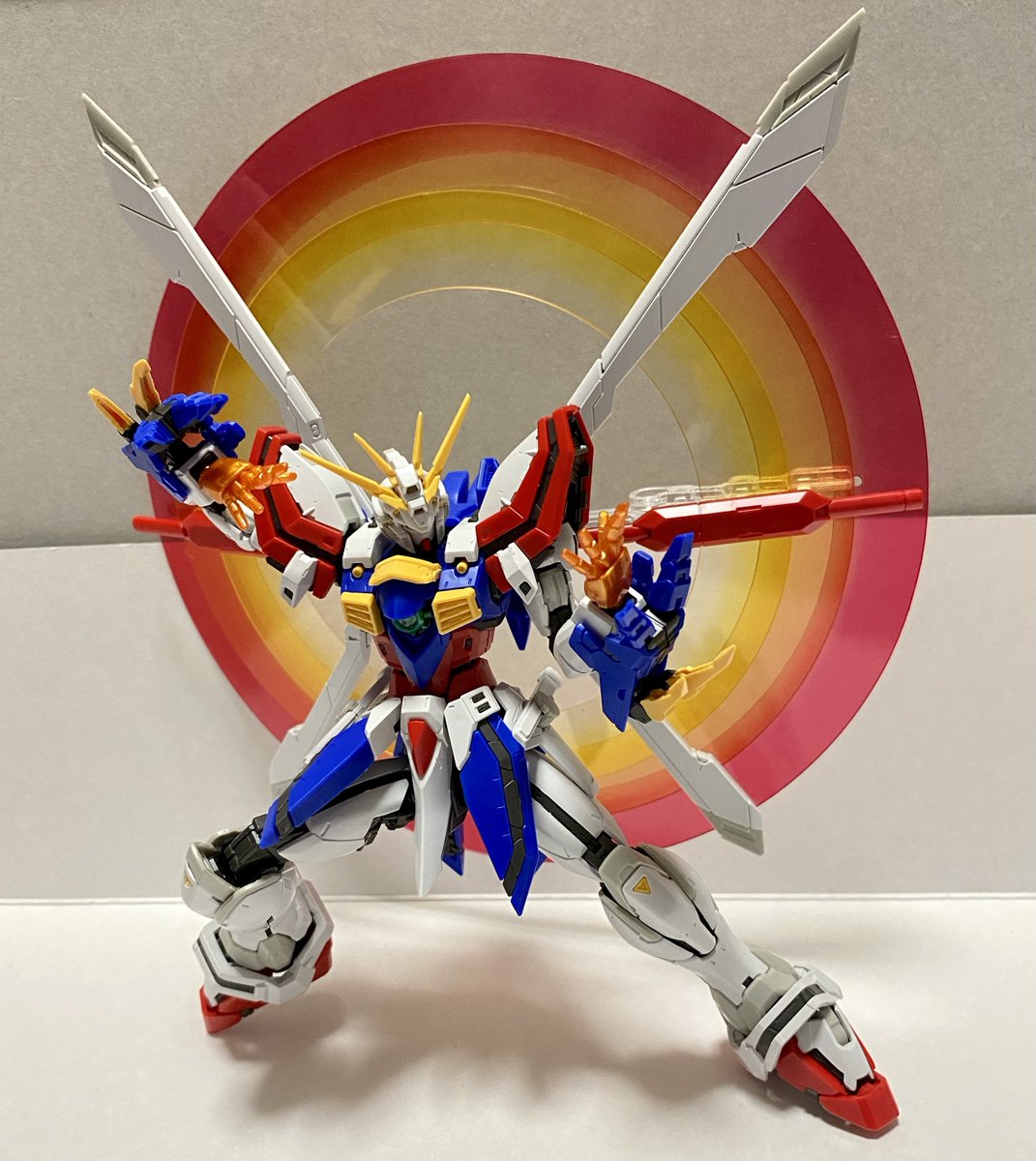 gannpuura's tweet photo. こんばんは〜🌉

今日はRG ゴッドガンダムのパチ組みが出来ました🛠

いや〜カッコイイですなぁ🤤

腕や足にウイングまでも良く動いてポージングが楽しいです✨

真・流星胡蝶剣も余裕ですね😋

荒ぶる鷹のポーズだって行けますよ🦅

#ガンプラ 
#ガンプラ好きと繋がりたい https://t.co/E61hjHM0RA