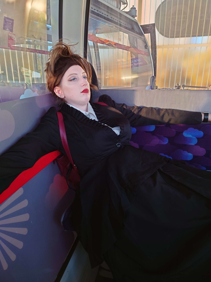 Alyxcosplays's tweet photo. It’s missy’s birthday today!! Have some chaos missy… as a treat https://t.co/G9eGC1Eb8a