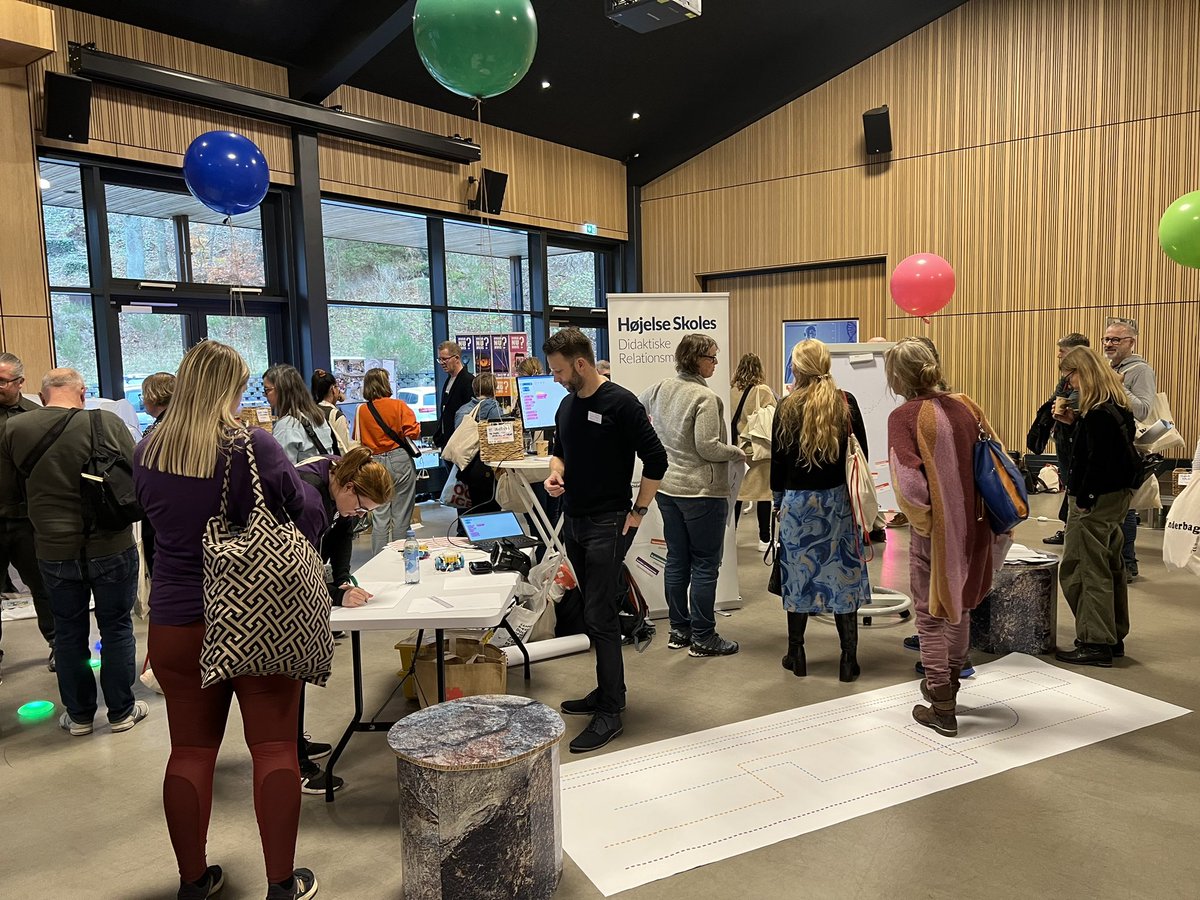 Laust Joen Jakobsen (@laustjoen) on Twitter photo #EXPLO2022 - @PlayLearnDK sætter scenen for en didaktisk legeplads for 350 deltagere #uddpol <a href="/DanskeProf/">Danske Professionshøjskoler</a> #EXPLO2022 - @PlayLearnDK sætter scenen for en didaktisk legeplads for 350 deltagere #uddpol <a href="/DanskeProf/">Danske Professionshøjskoler</a>