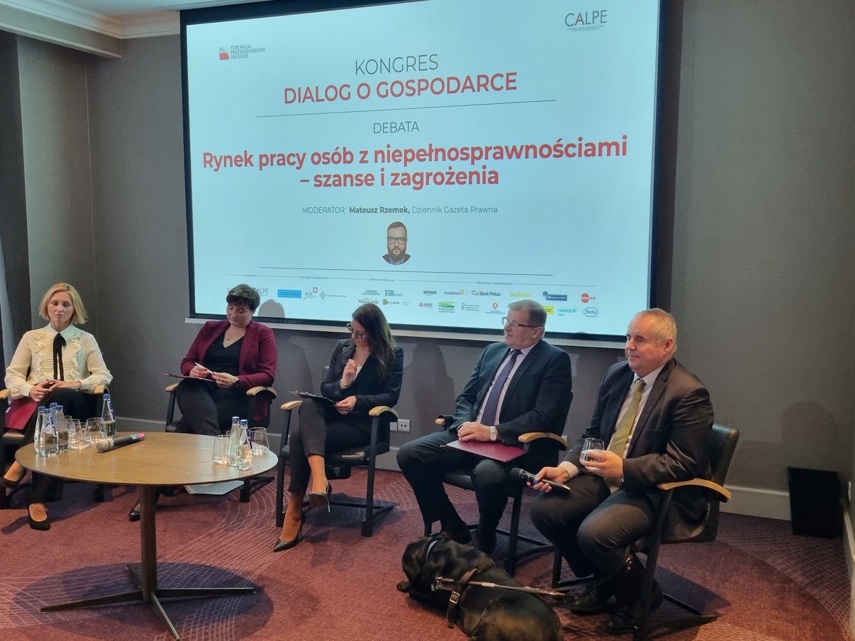 PelnomocnikON's tweet photo. Wiceminister @pawel_wdowik uczestniczył w kongresie "Dialog o gospodarce 2022" w panelu tematycznym: Rynek pracy osób z niepełnosprawnościami - szanse i zagrożenia. https://t.co/vIGEZcvDDP