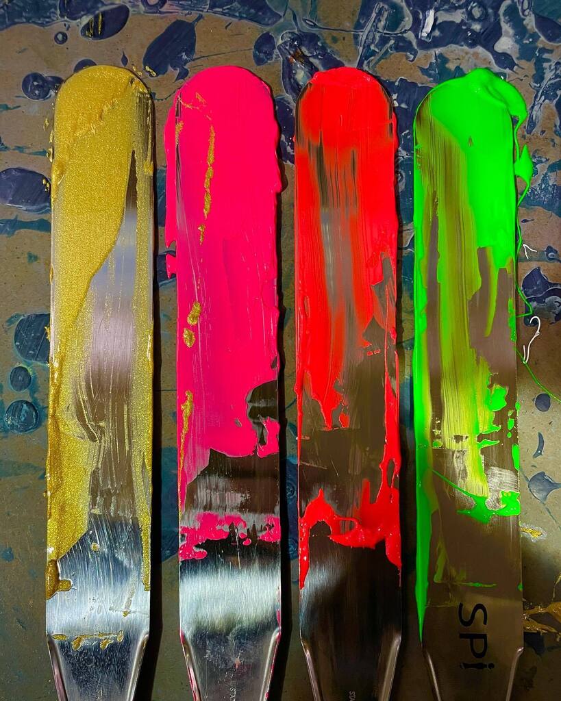 SimplePrint1's tweet image. Think a bit of colour is needed today!!! #simpleprintstudio #screenprinting #cleaning #gold #fluro #tshirtprinting #handprinted #bristol instagr.am/p/ClWA58hNKHh/