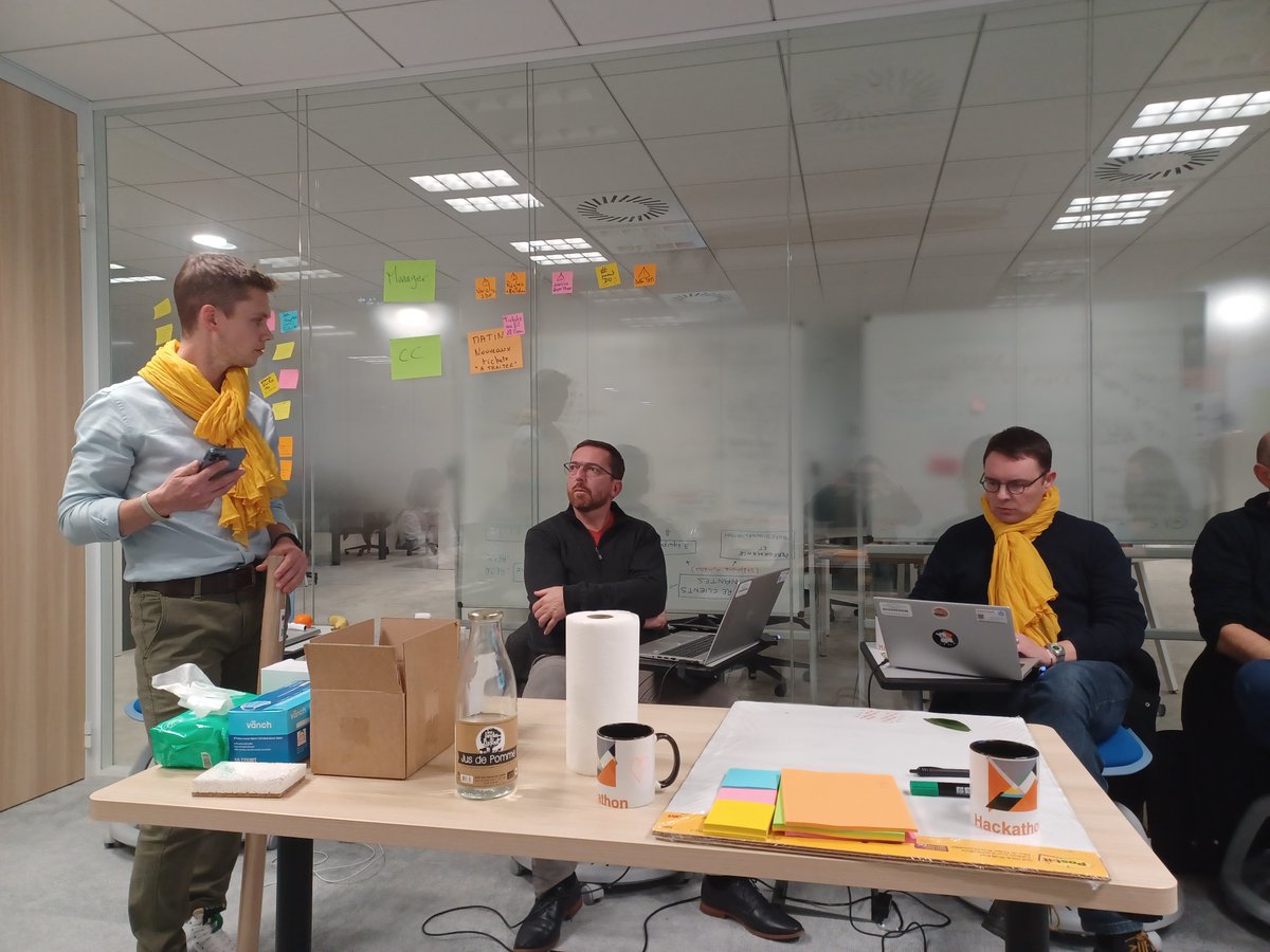 Une des dix équipes  #Orange en phase d'ideation #hackathonOrange