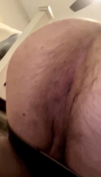 On me knees with my pink hole spread open. Stuff me like a turkey 🦃 #asshole #pinkasshole #anal https://t<a href="/tag/asshole"class="tags"><span>#asshole</span></a><a href="/tag/anal"class="tags"><span>#anal</span></a><a href="/tag/pinkasshole"class="tags"><span>#pinkasshole</span></a>