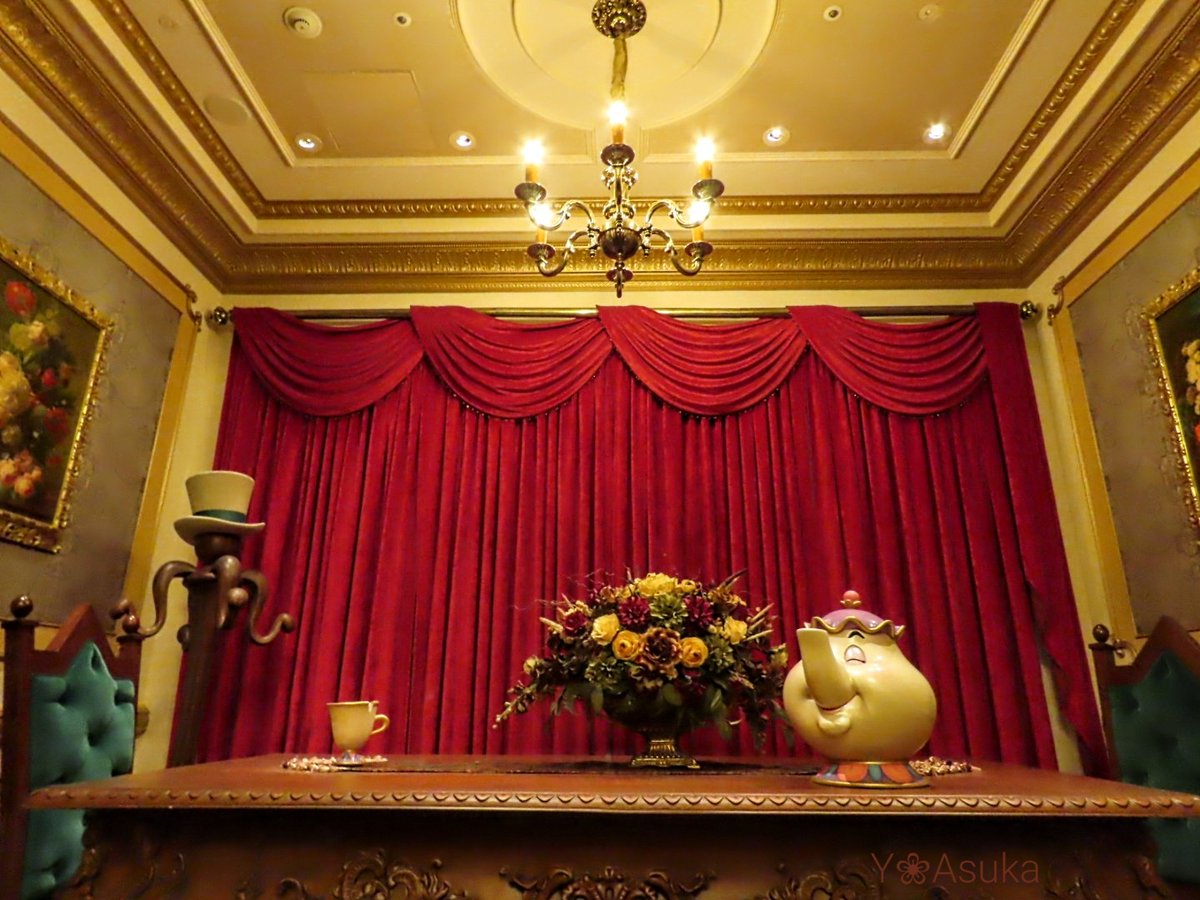 yumeasutw's tweet photo. 🏰🎈夢の国へ✨ ④
#美女と野獣魔法のものがたり 🌹
少し照明を落とした薄明かりの
#野獣の城 の中🏰
ポット夫人 の笑顔にほっこり���
#東京ディズニーランド
#TDL
#20年ぶりの夢の国
#11月20日訪問
#a2022 #a1124 #a202211 #a2022114 https://t.co/iaZ1YD8kds