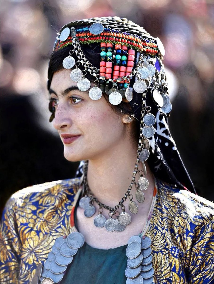 زن، زندگی، آزادی در شاهنامه

«این زن‌ها هستند که به داستان تراژیک آب و رنگ بخشیده‌اند. اگر تهمینه نب...