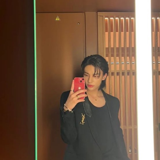 jaydumpp__'s tweet photo. YSL THINGZ

#ssd #stayselcaday #Hyunjin #skz https://t.co/JAHEfbKNrY