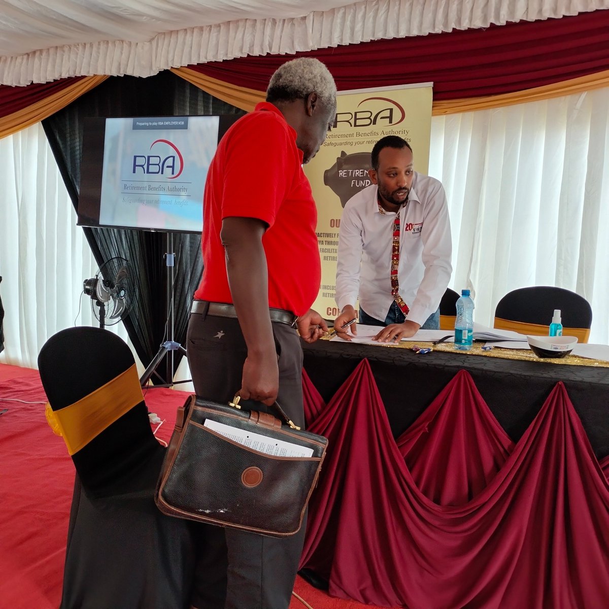 RBAKenya's tweet photo. It is day 4 at Kakamega Huduma Centre. We wind up tomorrow. Come learn about securing your life after retirement. #AskRBA #RBAMashinani. https://t.co/dTxwYGsXXp