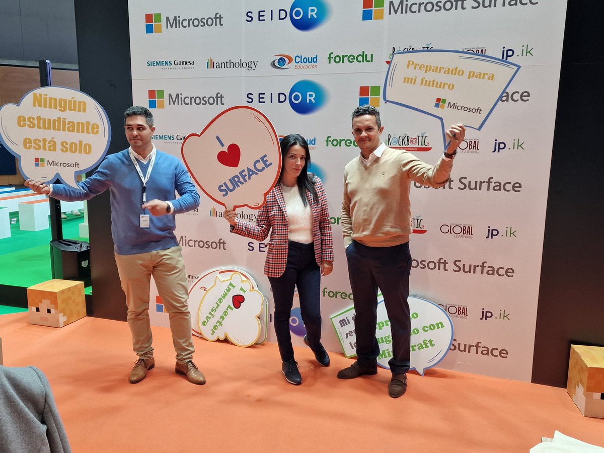 cloud_educacion's tweet photo. Último día de #SIMO22. Cerramos esta edición con pena pero a la vez con ilusión y muchísimas ganas de que llegue #SIMO23 🚀
Gracias a @IFEMA por abrirnos las puertas un año más y gracias a profesionales e integrantes del sector educativo por acompañarnos💙🧡 #MicrosoftenSimo22 https://t.co/2KmYa0esE3
