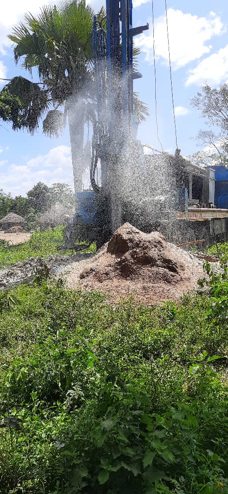 DivineAIDUg's tweet photo. The beauty of bringing life to communities is embedded in our core seeing this water sprout out of the ground after a successful drill is an honor  thanks to our partner @TheRyansWell  and also the tireless work of a very strong team we are eternally grateful. TE GWENG VILLAGE https://t.co/TUndDJeWGr