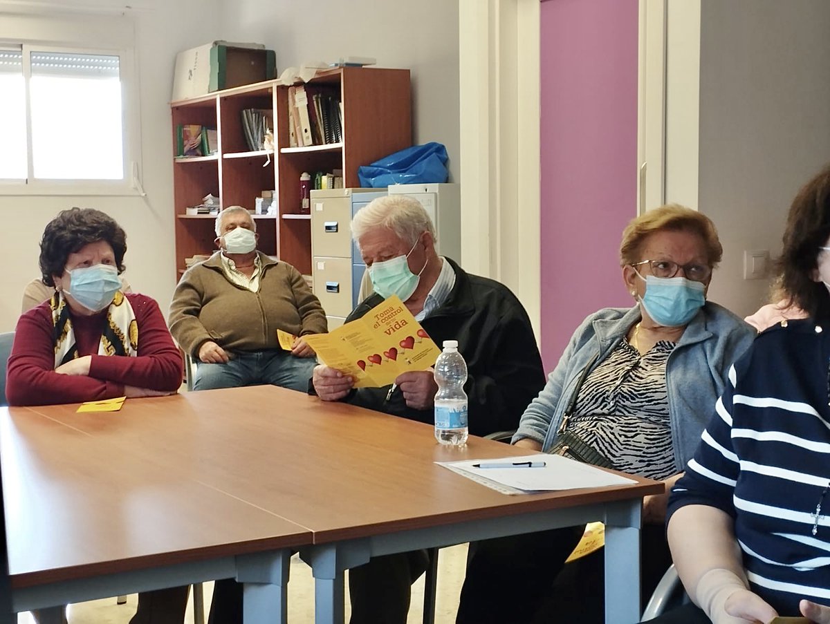 APAM_MALAGA's tweet photo. Agradecemos la maravillosa acogida de @CoinUGC y la colaboración de @SaludAPMalaga @nieves_pg en nuestro Taller de Anticoagulación por pacientes expertos de @APAM_MALAGA , ¡un placer poder trasladar nuestra experiencia a otros pacientes!🩸🤗 https://t.co/i2t6TaaE5i