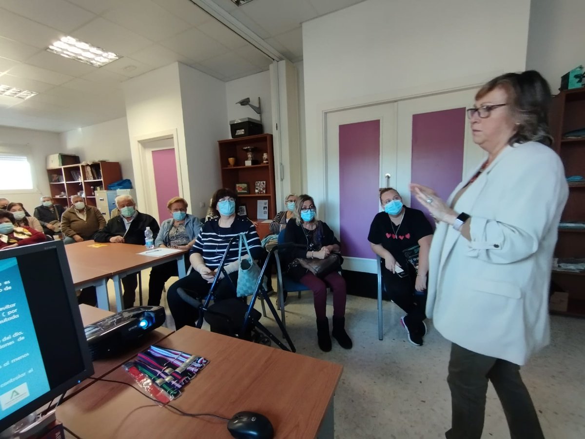 APAM_MALAGA's tweet photo. Agradecemos la maravillosa acogida de @CoinUGC y la colaboración de @SaludAPMalaga @nieves_pg en nuestro Taller de Anticoagulación por pacientes expertos de @APAM_MALAGA , ¡un placer poder trasladar nuestra experiencia a otros pacientes!🩸🤗 https://t.co/i2t6TaaE5i
