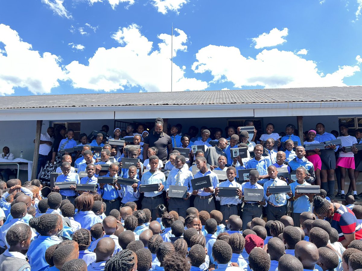 BigZulu_ZN's tweet photo. Nkabi Nation❤️Uthando Lunye❤️
Njengoba ngangithembisile ukuth namhlanje ngizoyo nikela eskolwen eBergville nge cathulo zesikole eziwu 980 zonke ingane🙏🏿kwenzakele ingane nabazali bajabule othisha bajabule🙏🏿nam inhliziyo ijabule imhlophe ithokozile ❤️Ngiyabonga kakhulu🙏🏿 https://t.co/wBXo7VIRtp