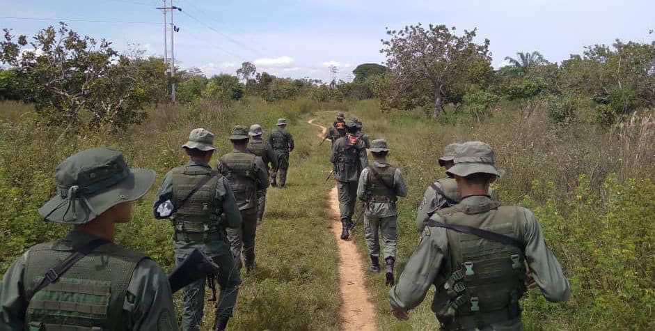 dhernandezlarez's tweet photo. #FANB se mantiene desplegada en la frontera con sus URRA de combate en ejercicio de la soberanía nacional ! https://t.co/TwjQcon4Z6