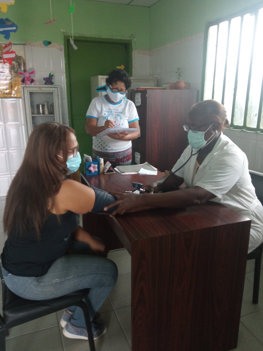 #Fidel:"No lucho ni por interés material, ni por interés moral, ni porque me aplaudan, ni por nada de eso; lucho porque estimo que ese es mi deber. Mi premio es, cada vez que le hago un bien a alguien, sentirme satisfecho (...)". #FidelVive #LíderEterno