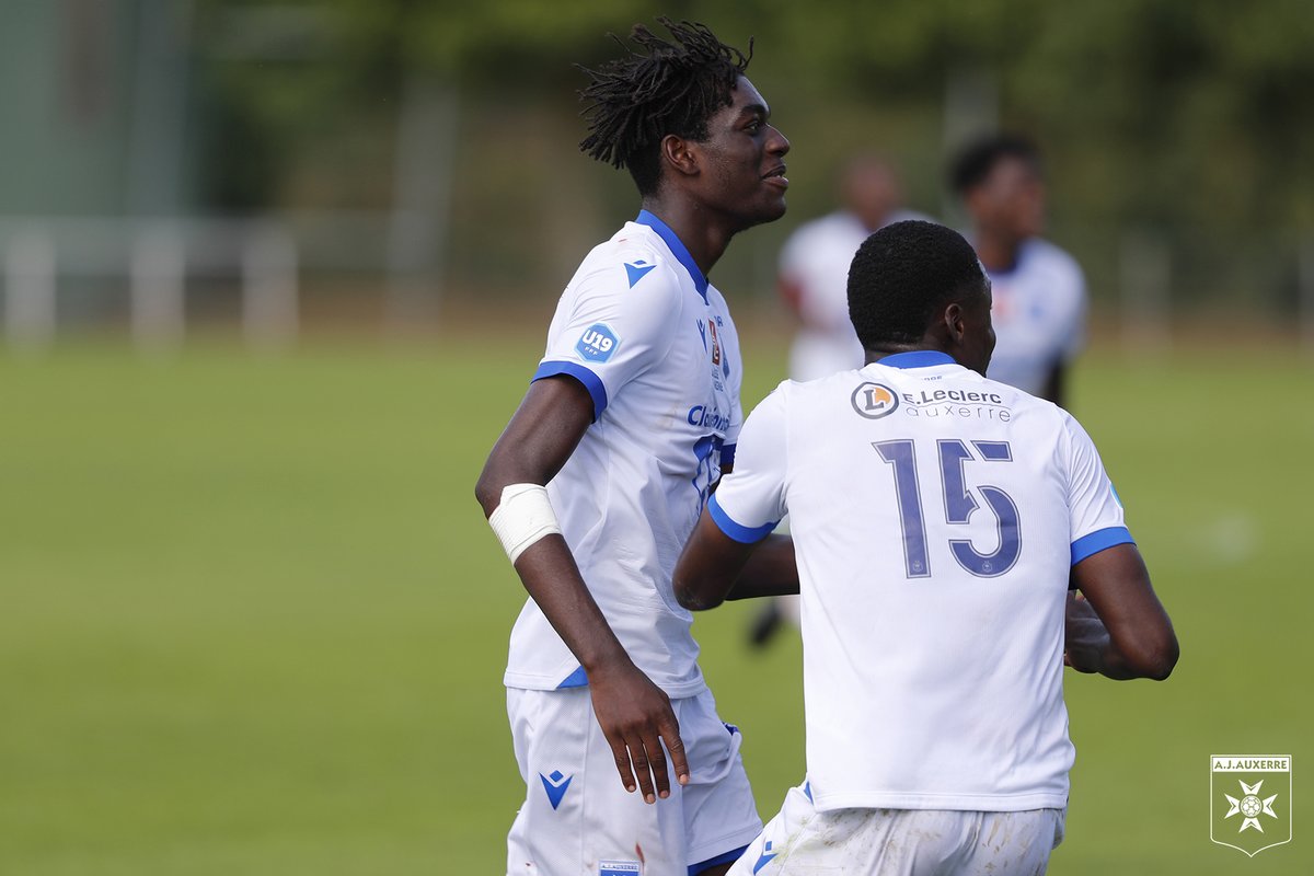 AJA's tweet photo. À l'occasion du premier tour fédéral de la Coupe Gambardella, l'AJA se déplacera à Sainte-Geneviève Sports (U18 D1) 🔵⚪️

Partenaire et voisin, nous souhaitons bonne chance au @StadeAuxFoot qui affrontera @lepuyfoot ! 

#FormationAJA #Acadomia #Clairefontaine https://t.co/gdIywJSxoc