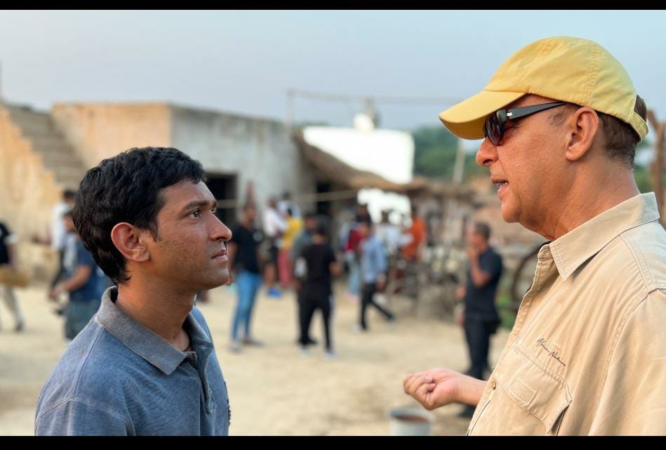 taran_adarsh's tweet photo. VIDHU VINOD CHOPRA STARTS NEW FILM: ‘12TH FAIL’… #VidhuVinodChopra returns to the director’s chair with #12thFail… Adapted from #AnuragPathak’s bestselling novel of the same name… Stars #VikrantMassey… Currently filming the second schedule in #Delhi. https://t.co/hgo2p3xR7n