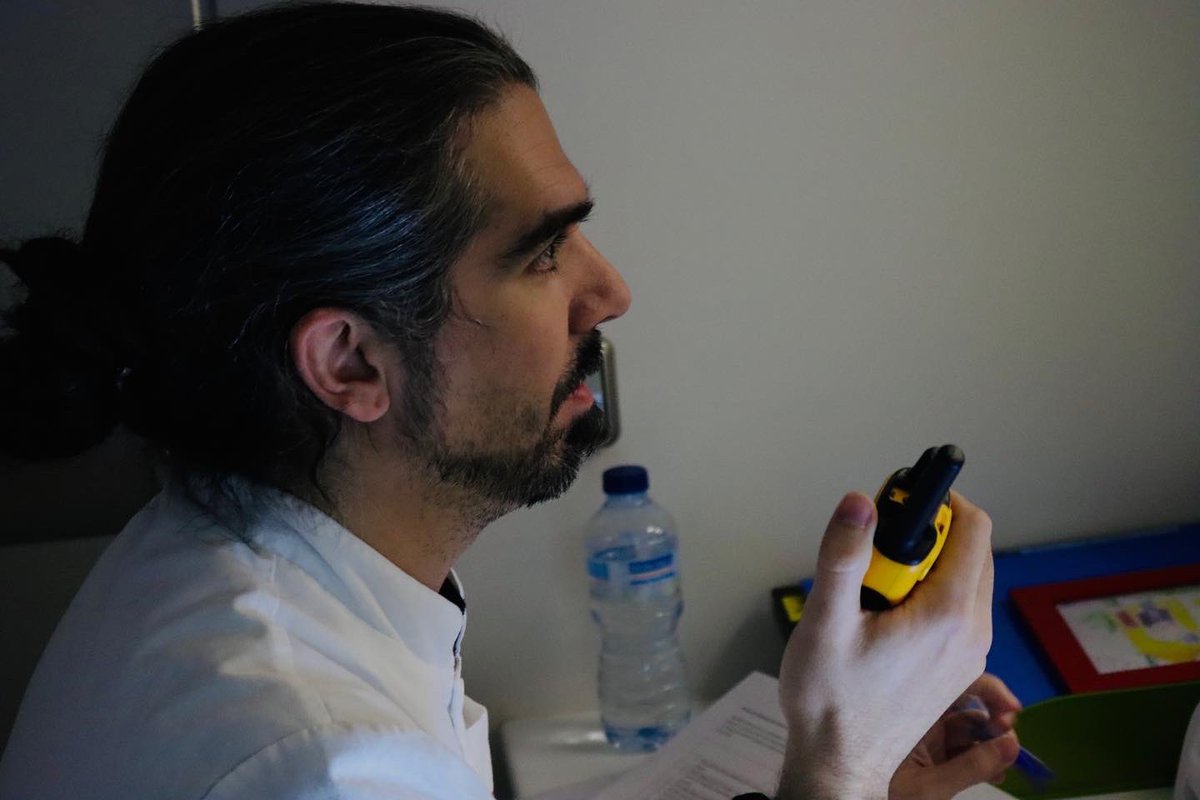 CampusDocentSJD's tweet photo. 👉🏻 Així es viuen des de la Sala de Control les Simulacions del Centre SAVI.

🔵 Avui els estudiants de segon del Grau en Infermeria han realitzat simulacions integrades d'Instruments, Ètica i Farmacologia. https://t.co/a7dN45P7uU