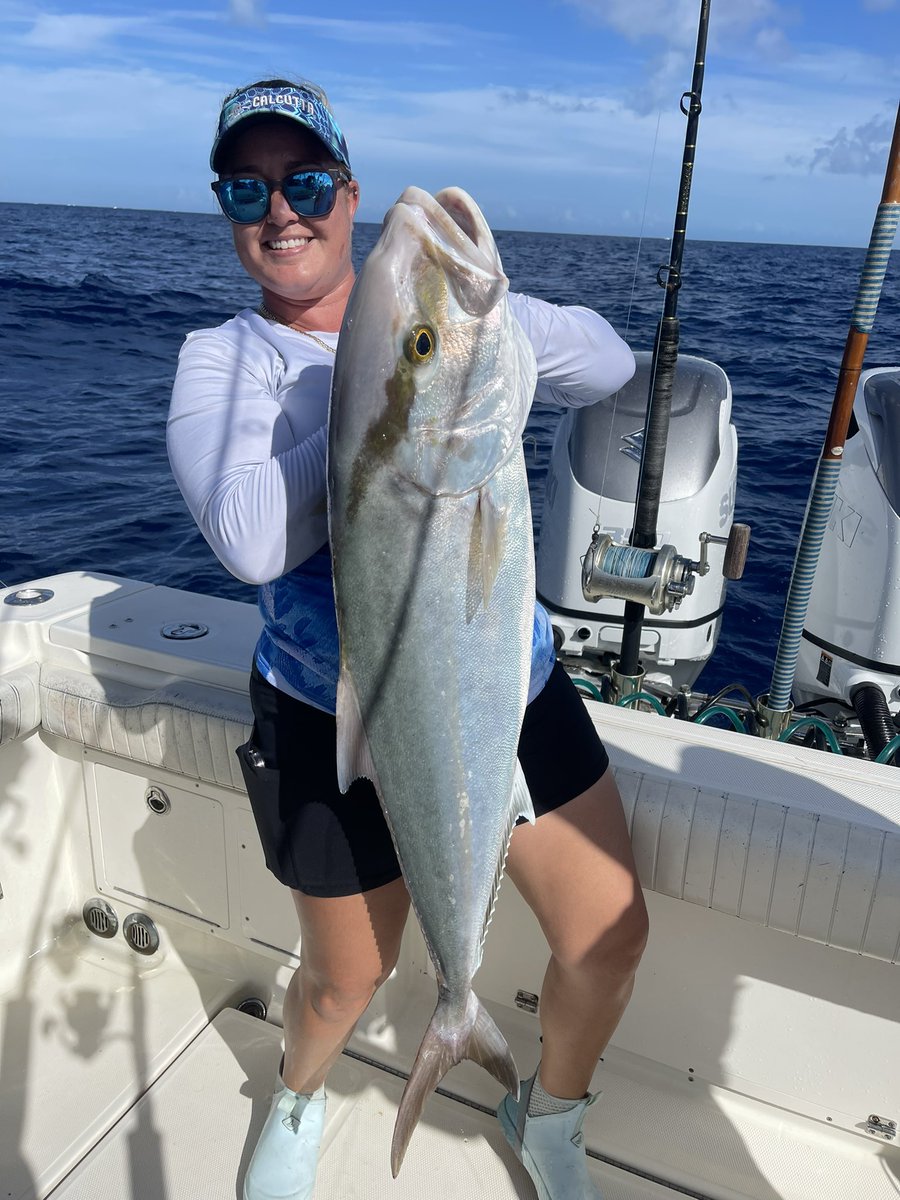 CaptDaveSchugar's tweet photo. Great bite aboard the Sweet E’Nuf Charter Boats #charterfishing #marathonfishingcharters #sweetenufcharters https://t.co/Un30Fo4MaX