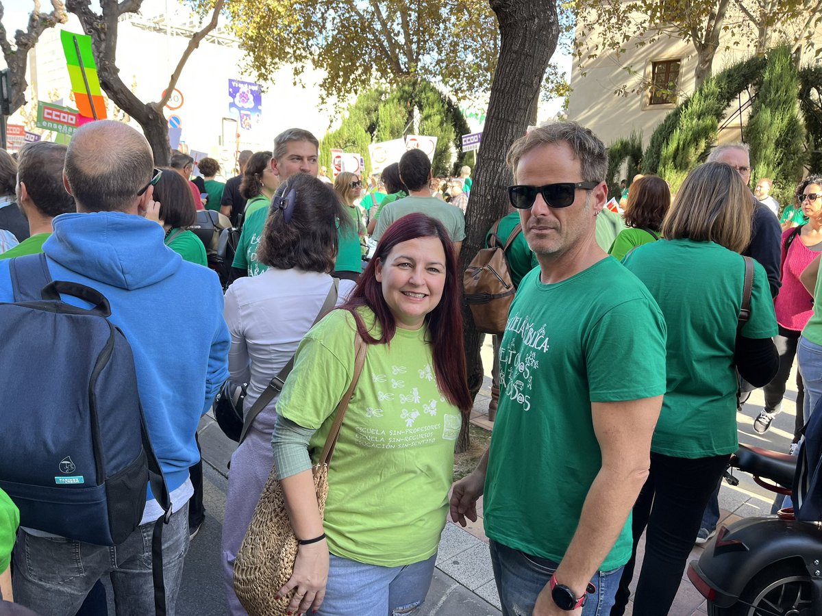 Es urgente bajar las ratios, reducir la carga lectiva del profesorado y garantizar la consolidación del profesorado interino.